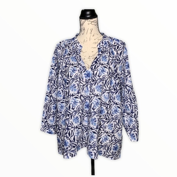 H&M Tops - H&M V-Neck Blue Floral Top